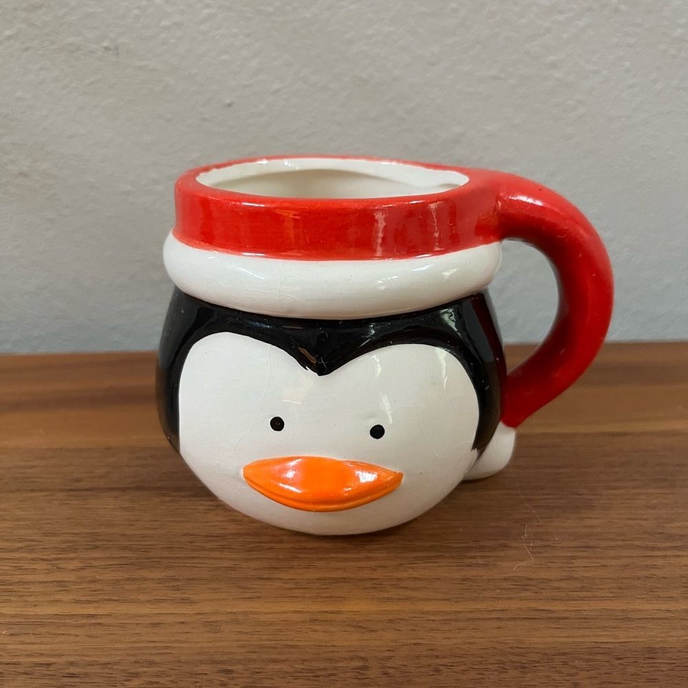 Christmas penguin coffee tea mug 
Approx 3.5” tall